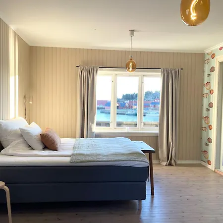 In The Middle Of Lofoten! Unique And Spacious On The Docks. Apartment *