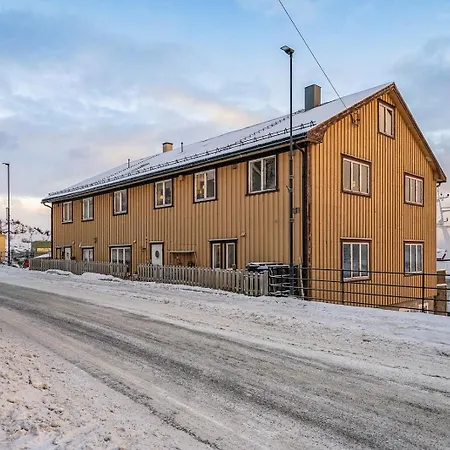 In The Middle Of Lofoten! Unique And Spacious On The Docks. *