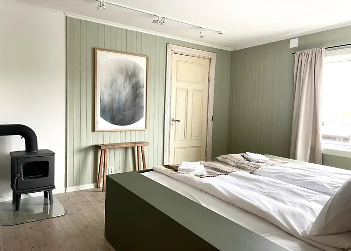 In The Middle Of Lofoten! Unique And Spacious On The Docks. *